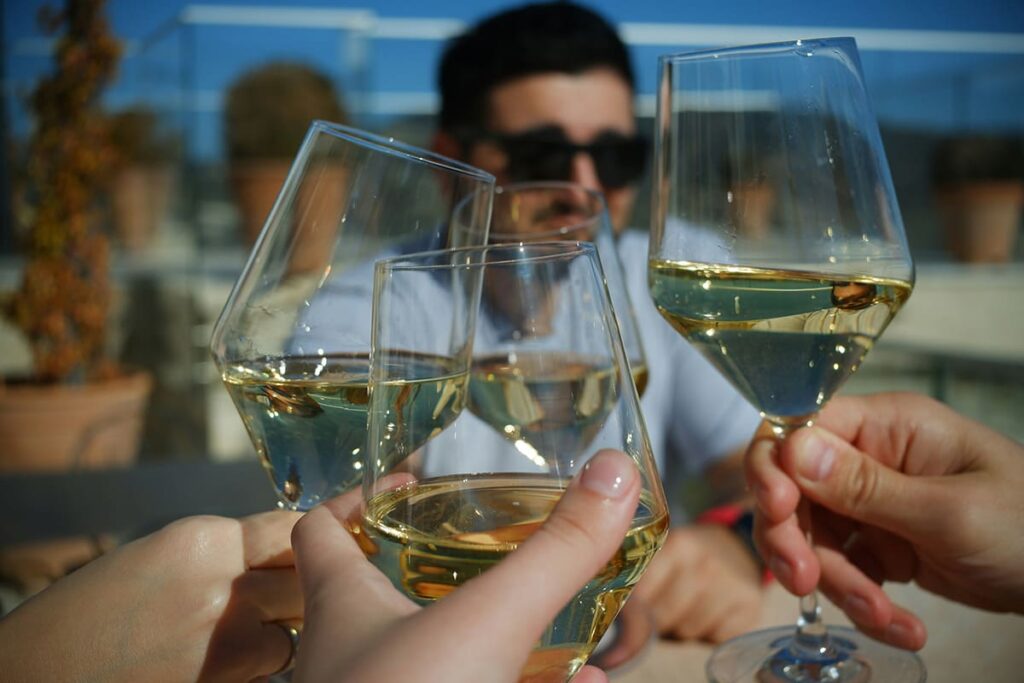 Refranes que maridan con copas