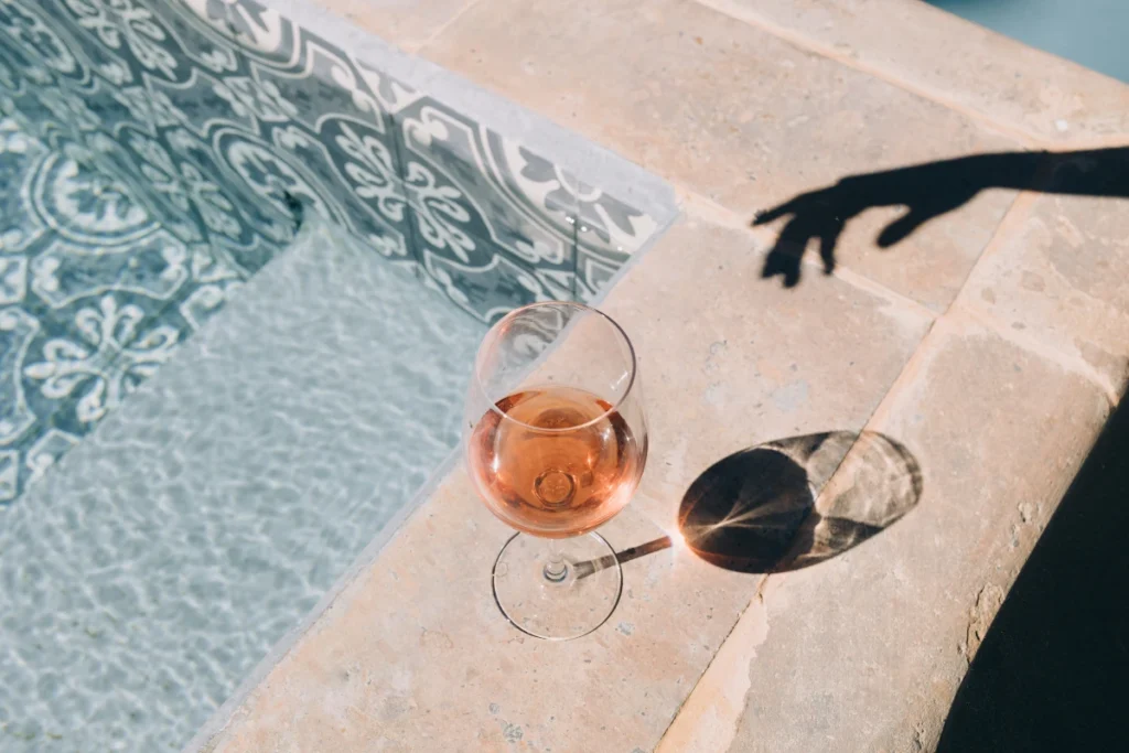 Lo que realmente buscamos cuando pedimos un vino en verano